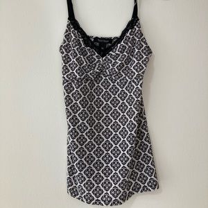 white house black market lace tank, size extra small in good condition 🖤🖤